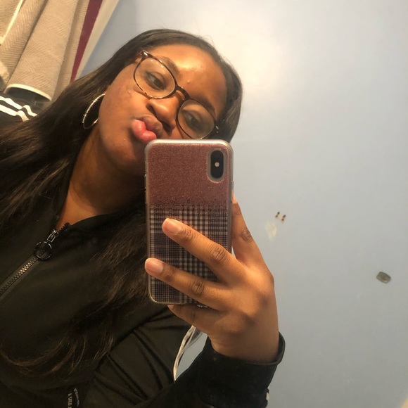 Hey! I’m Esther!💋 - Picture 4 of 4